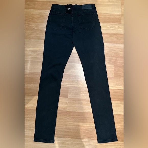 NWT Boohoo Man Tag Size 34 Men's Jeans Stretch Black Distressed w DOVES Design - Picture 12 of 16
